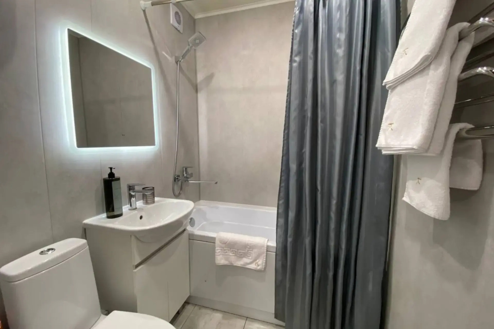 Квартира Делюкс с кухней на Сурикова 4