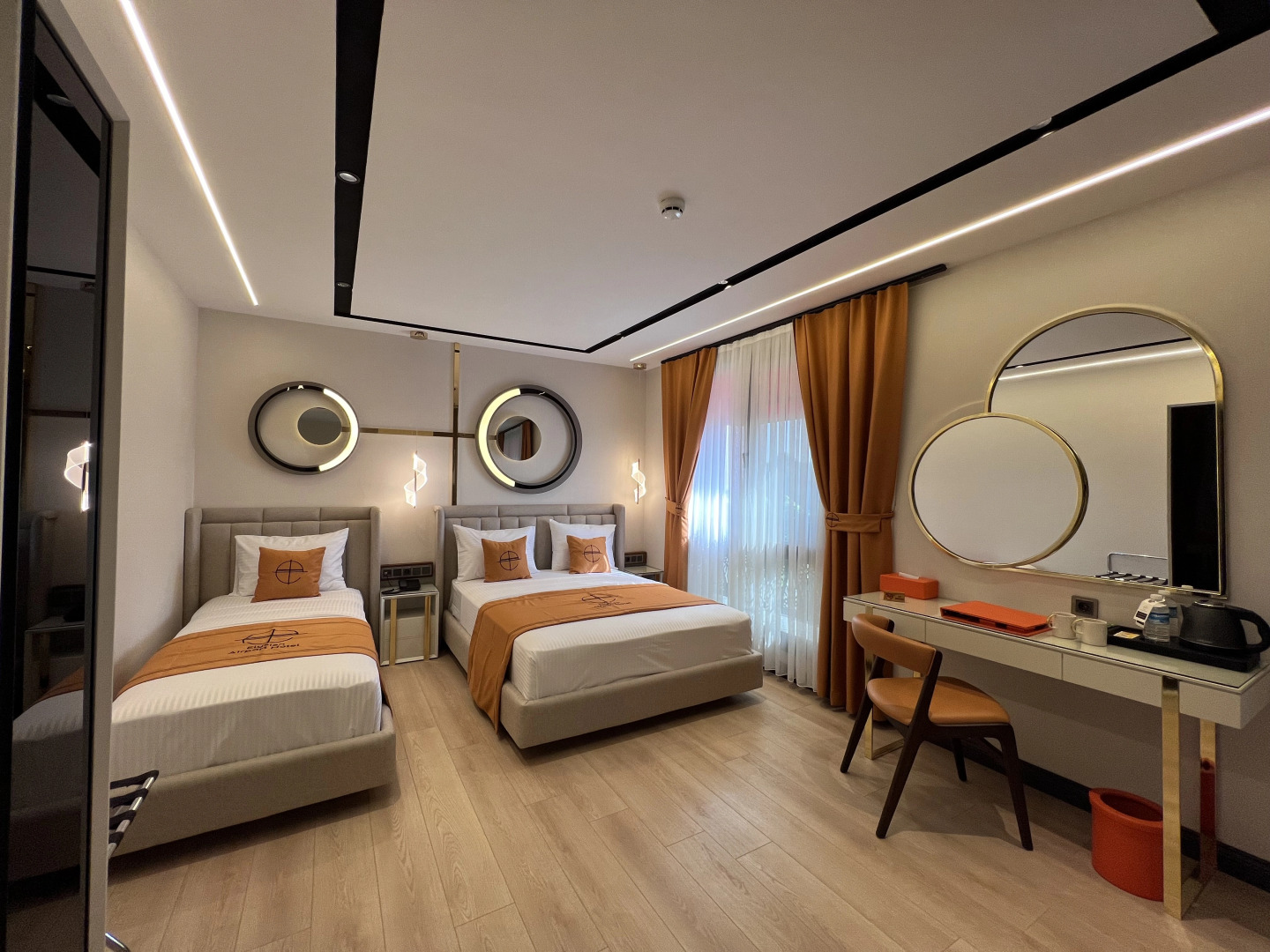 Hotel Elysian Airport