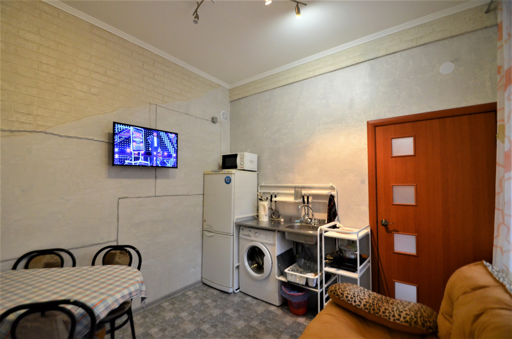 Апартаменты Статус на Кирова 10 в Ялте 1