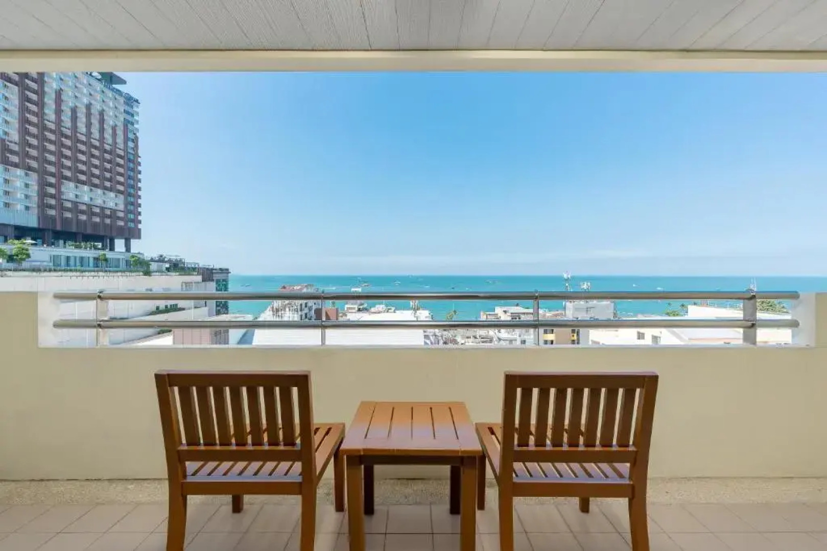 Отель Sunshine Hotel & Residences