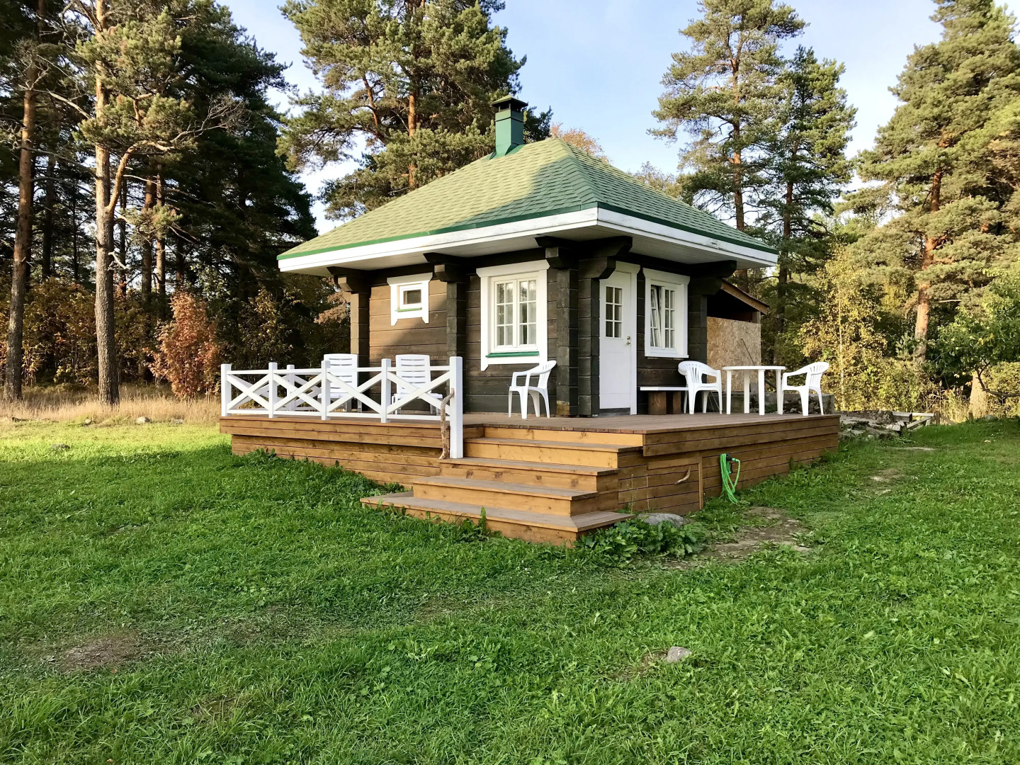 Шале на Скале с Видом на Озеро