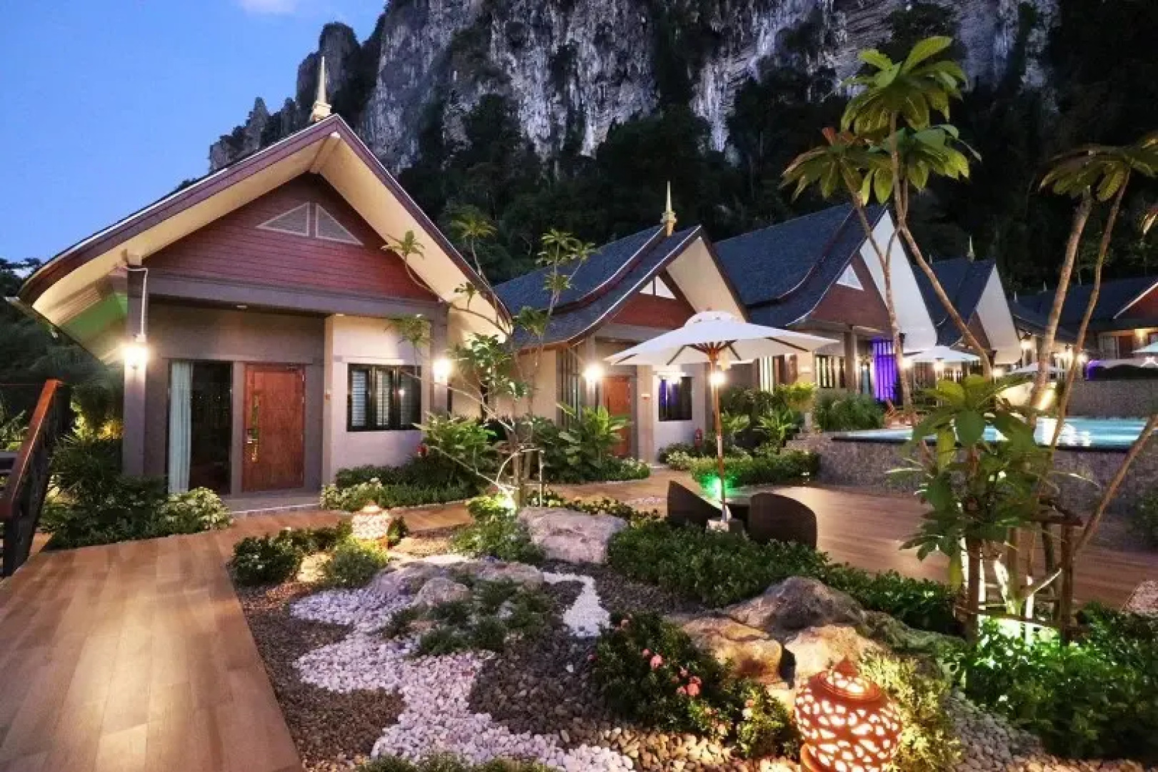 Отель The Scene Cliff View Villas