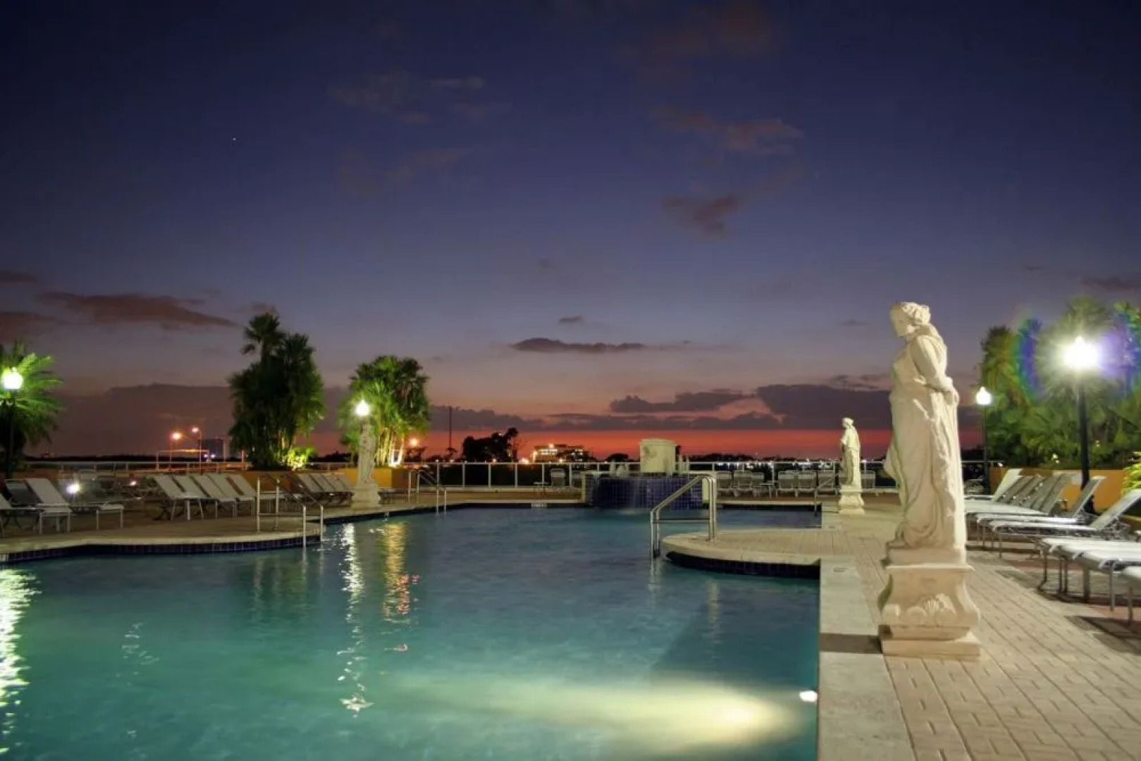 Апарт-Отель Intracoastal Yacht Club