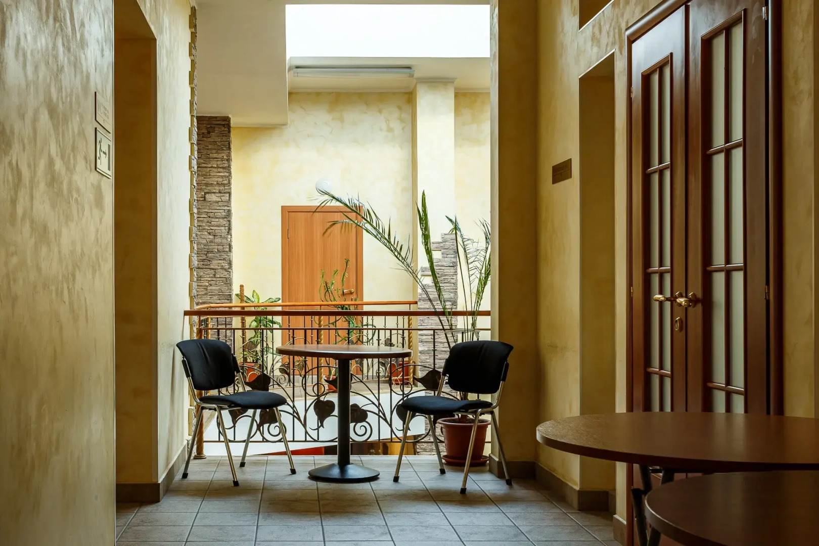 Отель Алмаз