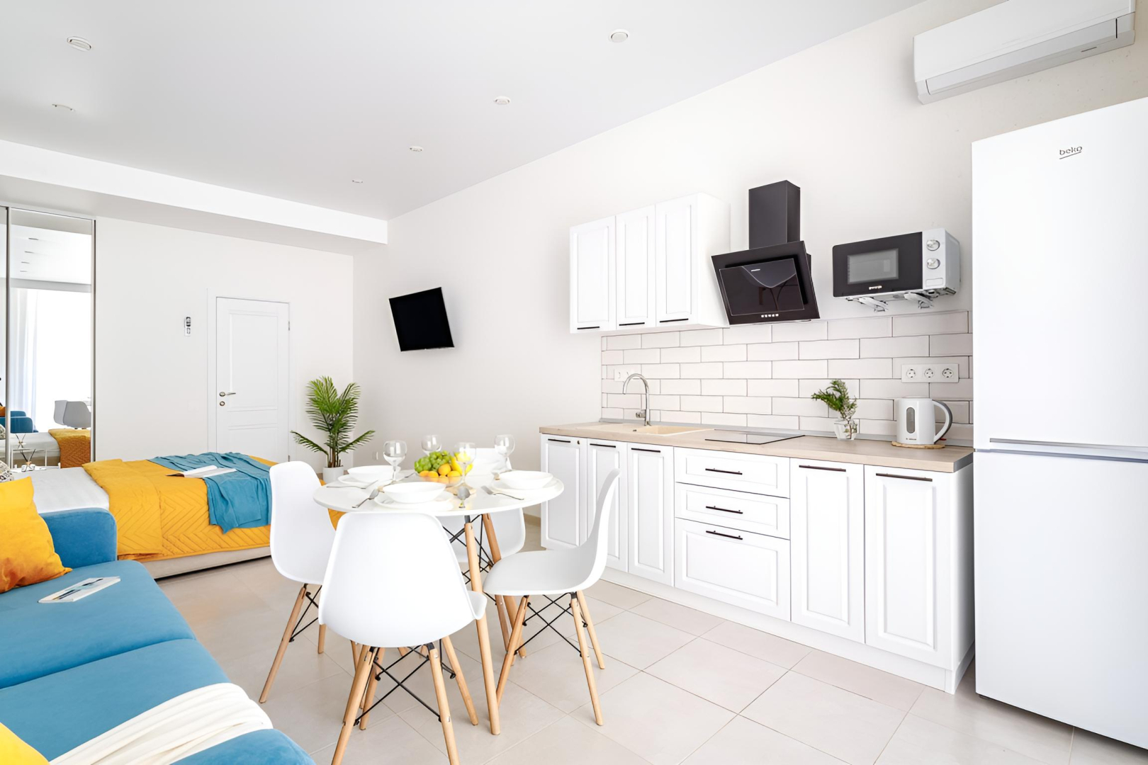 Апартаменты Светлая Просторная Современная Студия от Home Group apartments