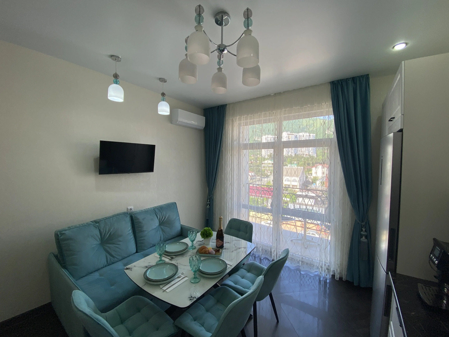 Апартаменты с Видом на Горы в Жк Изумрудный Город