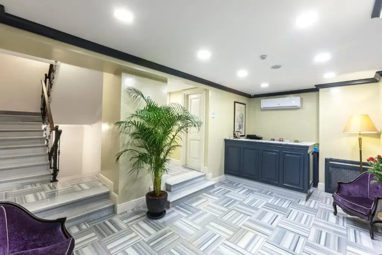 Meroddi La Porta Hotel