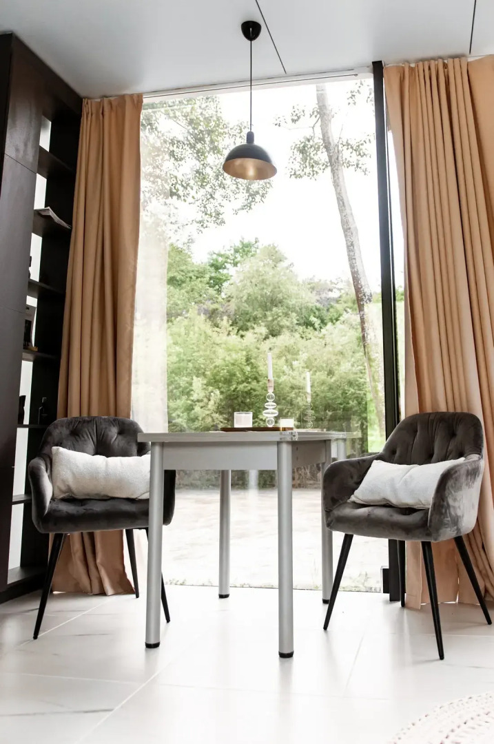 Частный Дом на Берегу Реки с Приватной Террасой и Джакузи