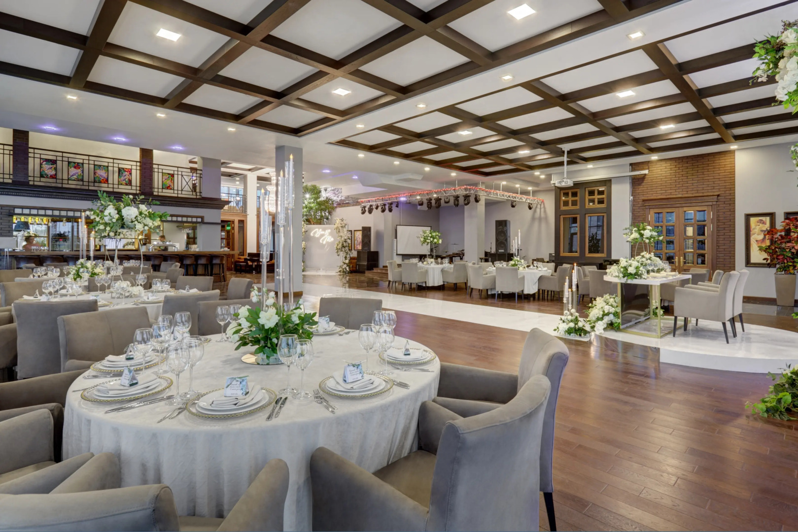 Отель Астро Плаза