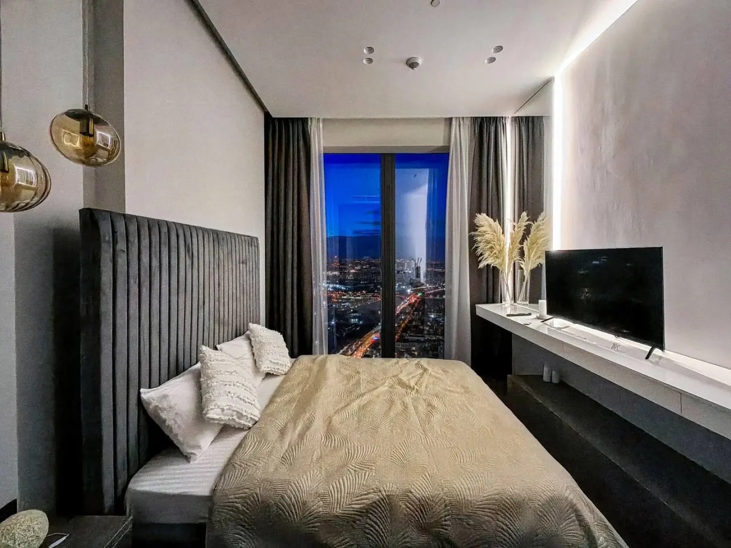 Апартаменты Sky City Moscow 59 этаж! Редкий вид на город! Интерьер нежный как лакомка!