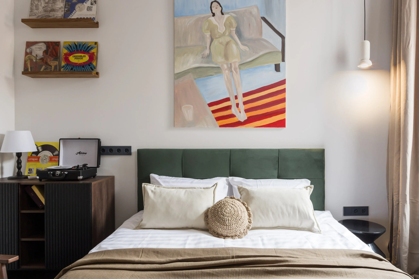 Квартира New Horizon Art Vinil 36 с дизайном бутикотеля и виниловым проигрывателем