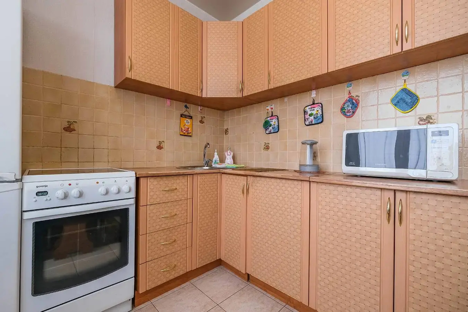 Апартаменты рядом с МНТК Федорова Забалуева 51/5