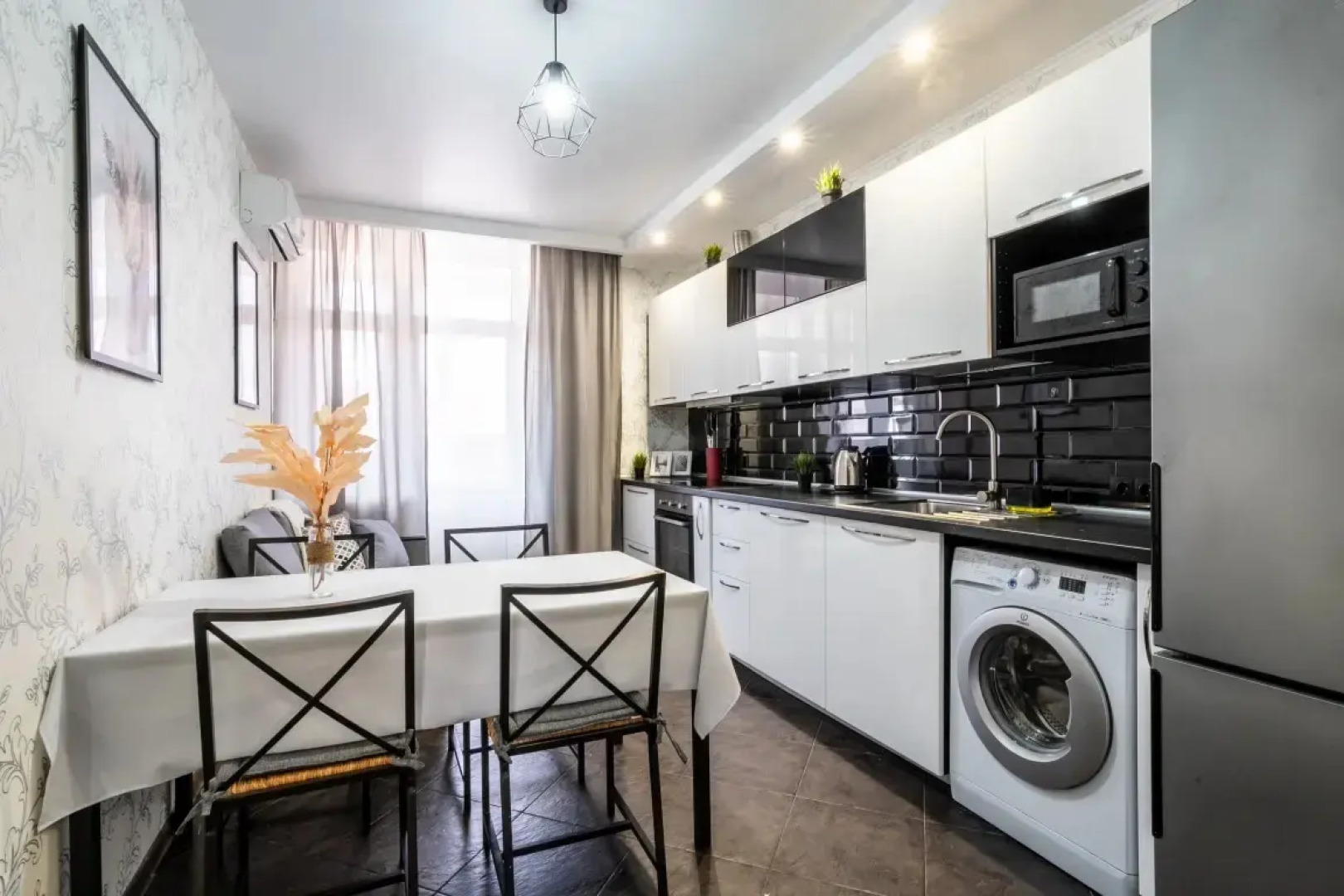 Квартира двухкомнатная Апарт-Отелика в шаговой доступности к парку Галицкого