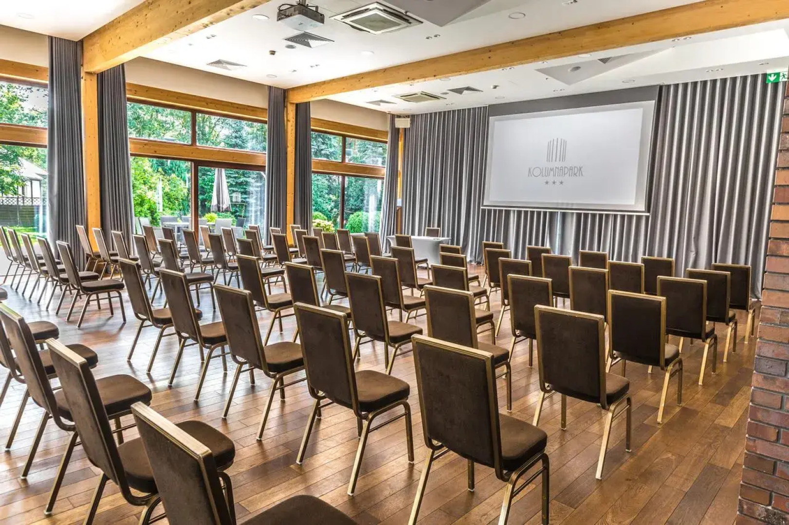 Отель Kolumna Park