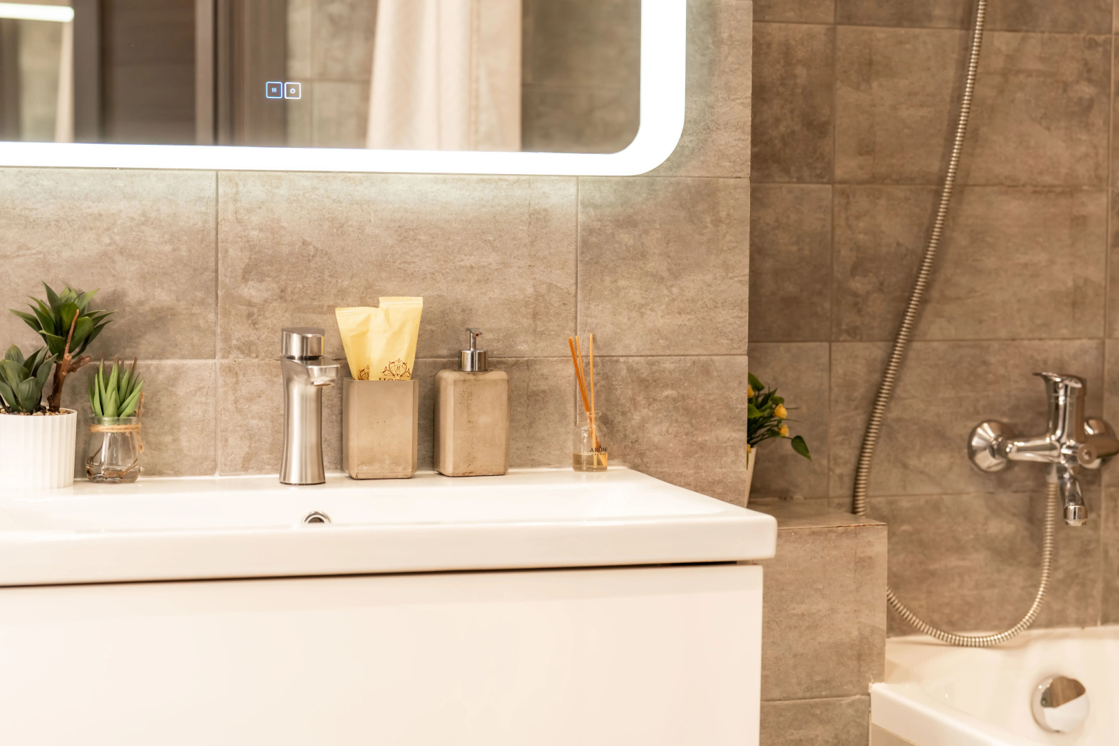 Апартаменты SKY INN Color Grey