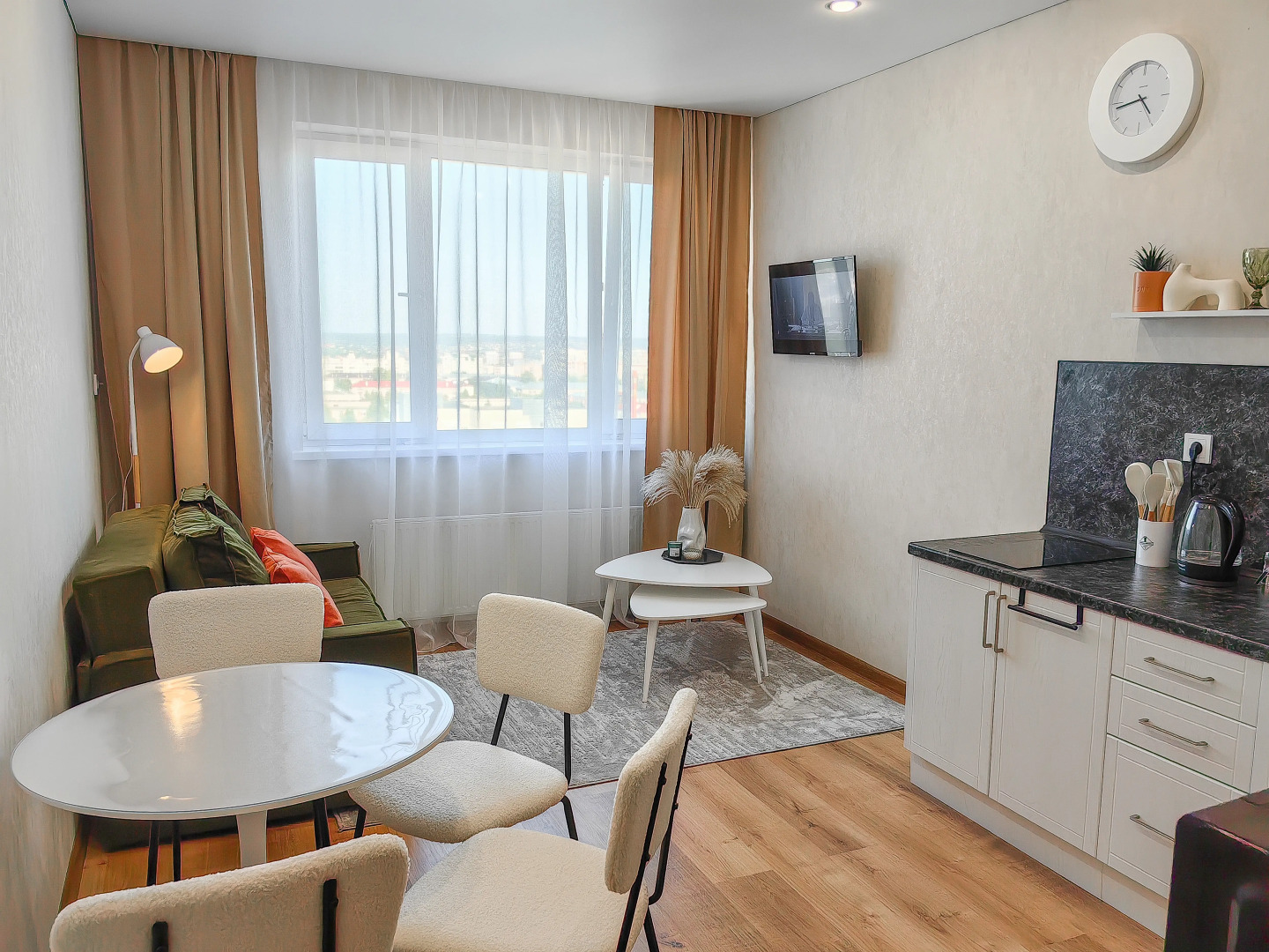 Квартира уютная и стильная в доме с садом на крыше