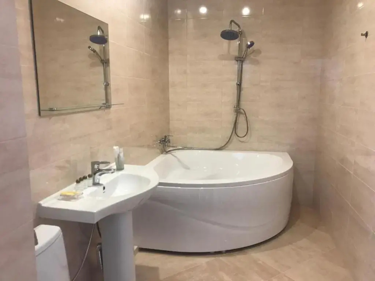 Отель Корона