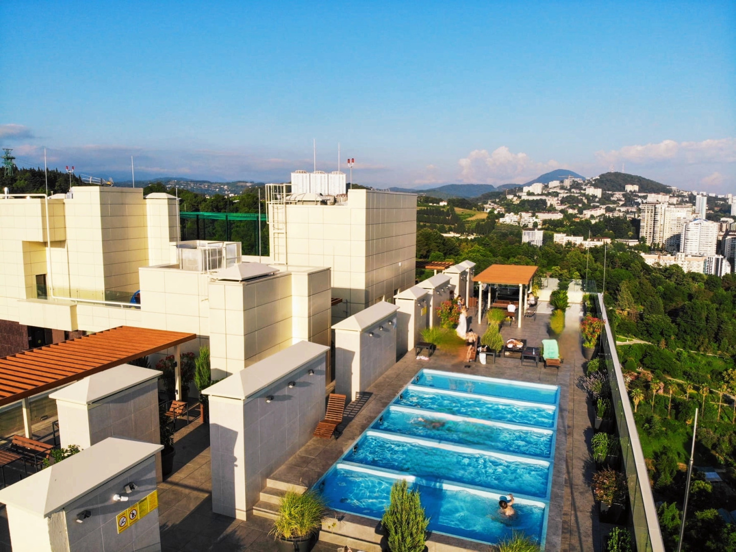 Апартаменты у Дендрария в ЖК Метрополь на самом высоком этаже, где есть бассейн