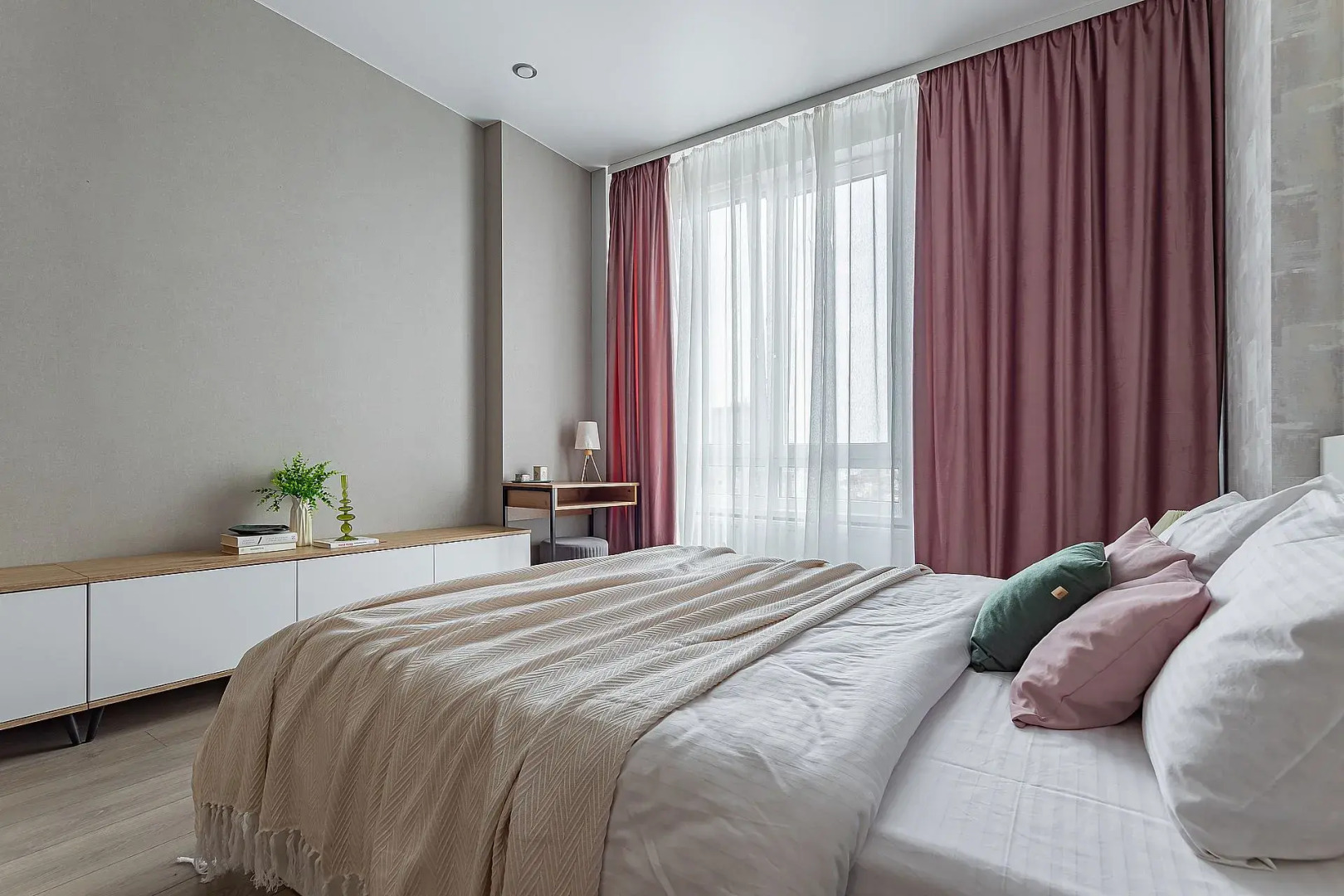 Апартаменты Просторная студия в центре на ул. Горького 23а Сова-Дом