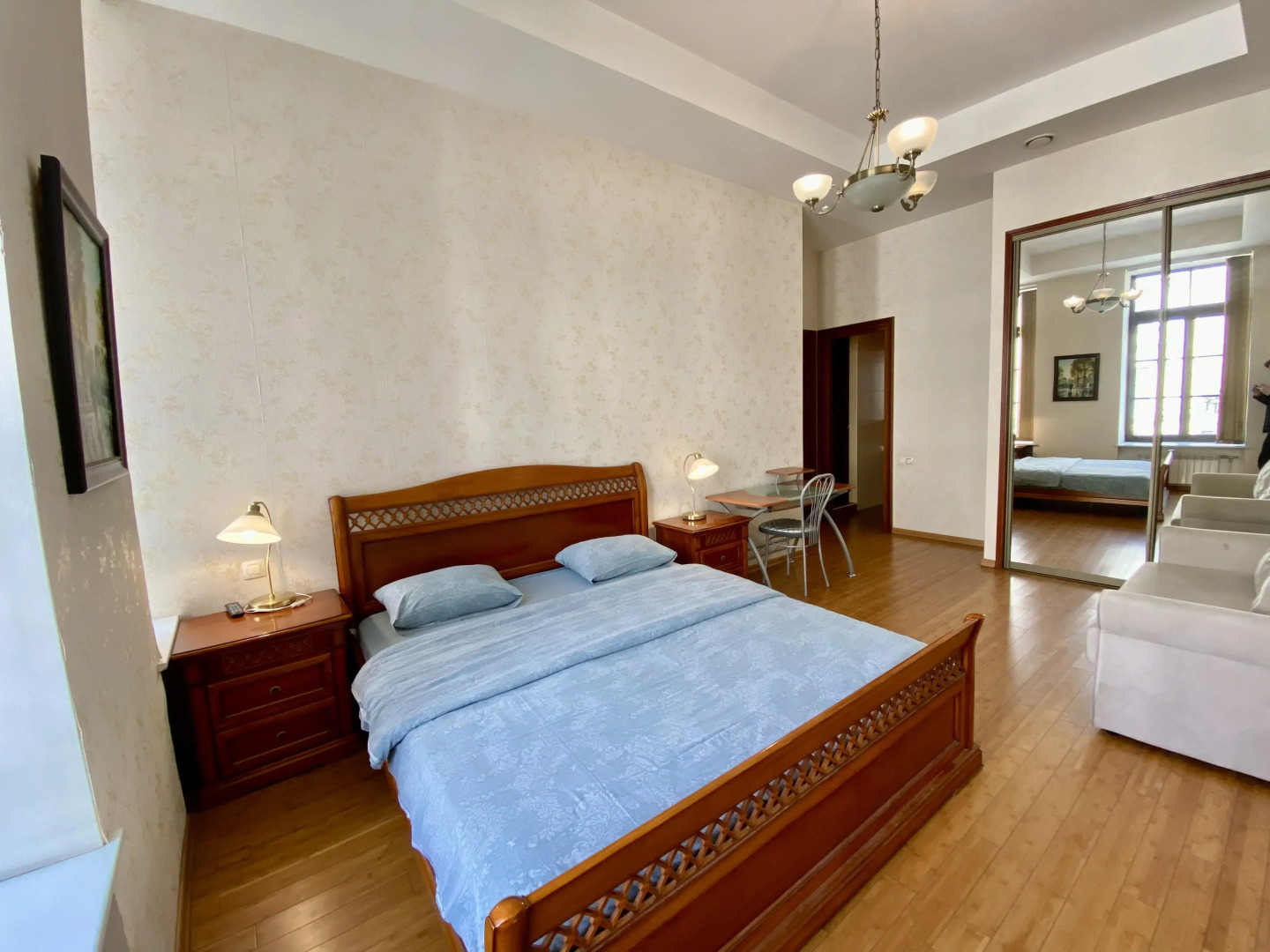 Современная квартира Невский 13 с балконом и парковкой