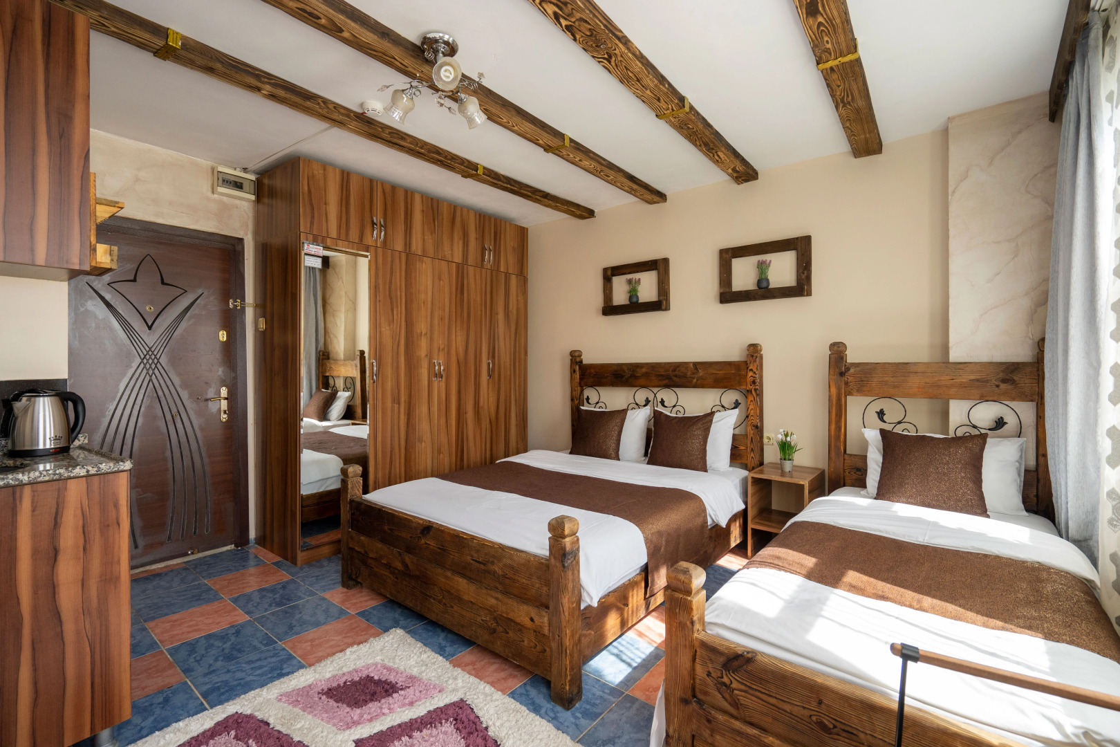 Pi Home & Apartments