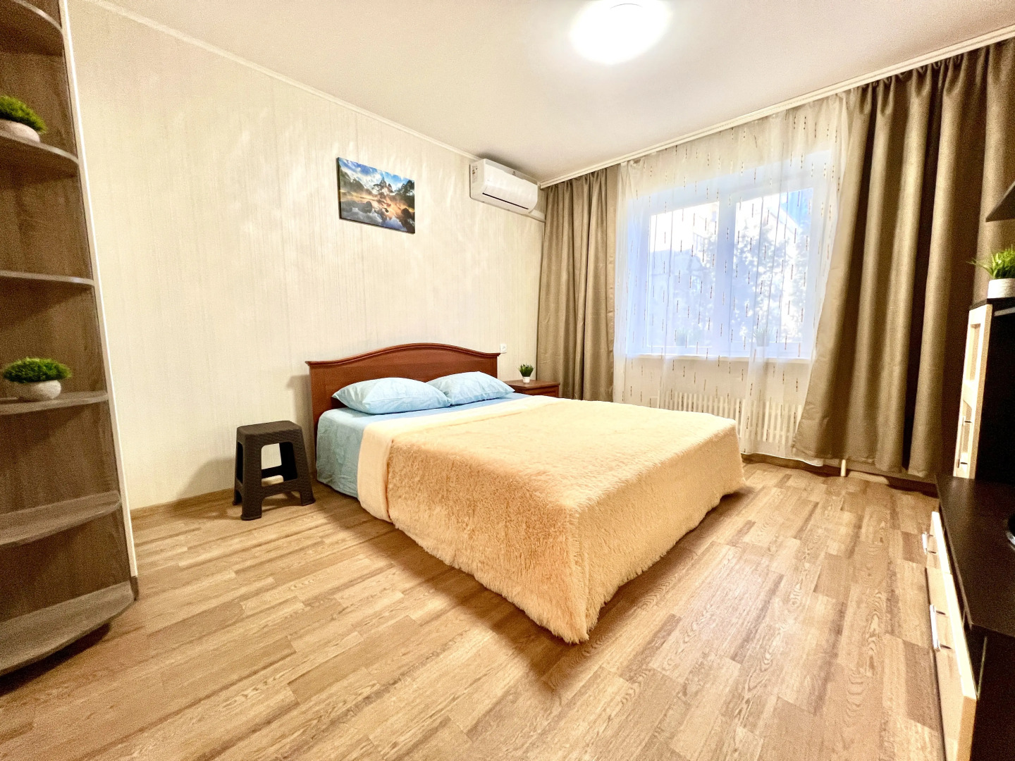 Апартаменты двухкомнатные (на Ново-Вокзальной 257А)