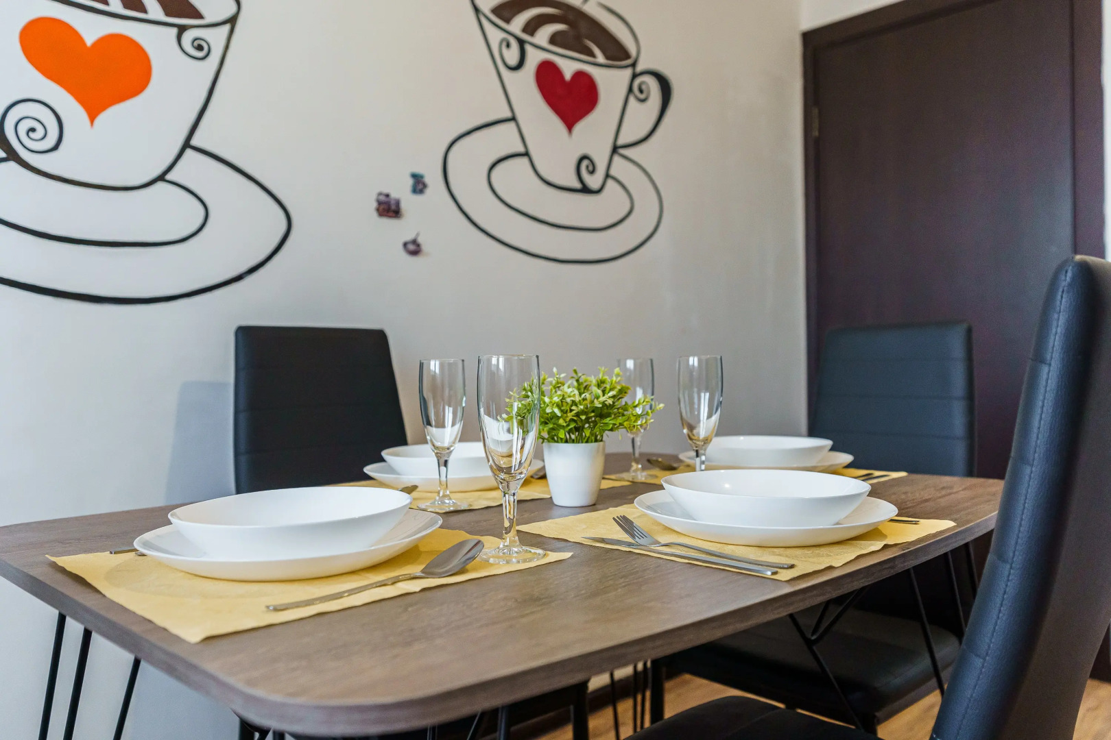 Апартаменты двух-комнатные в центральном районе Новороссийска от LetoApart