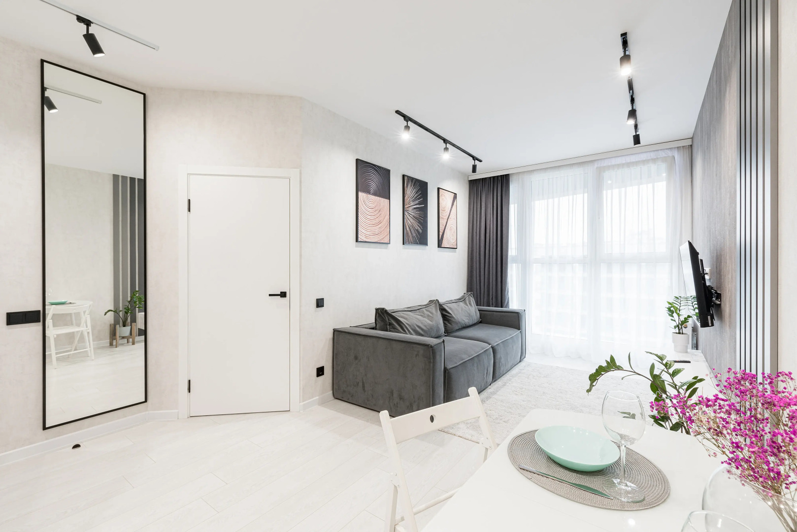 Апартаменты Дизайнерские на 24 Этаже с Панорамными Окнами