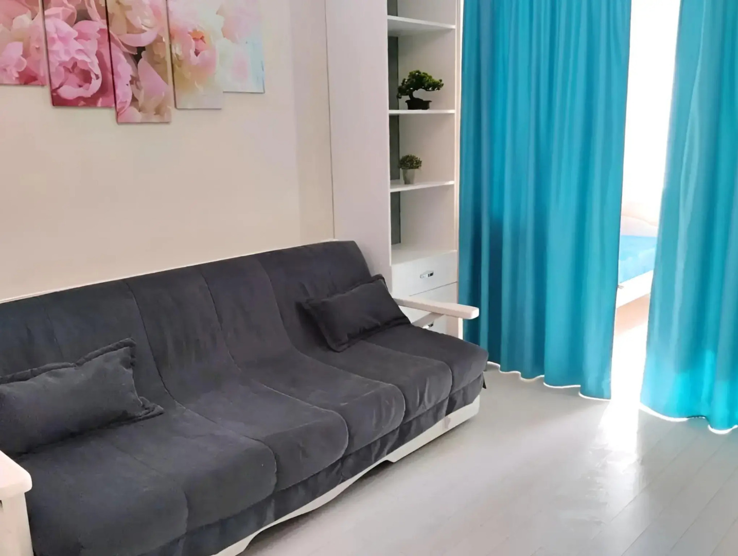 Квартира с видом на стадион