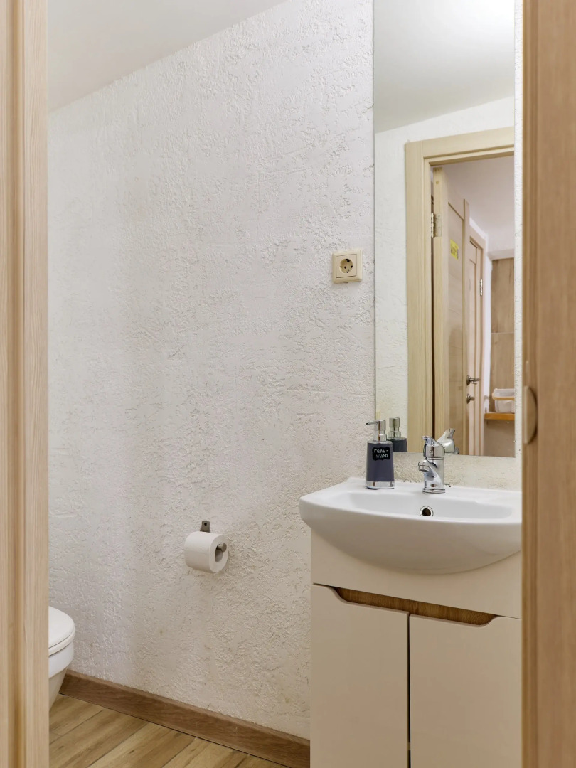 Меблированные Комнаты Rush in Aparts в Центре Мансардный Номер с Двуспальной Кроватью и Удобной Общей Кухней Рядом Улица Баумана