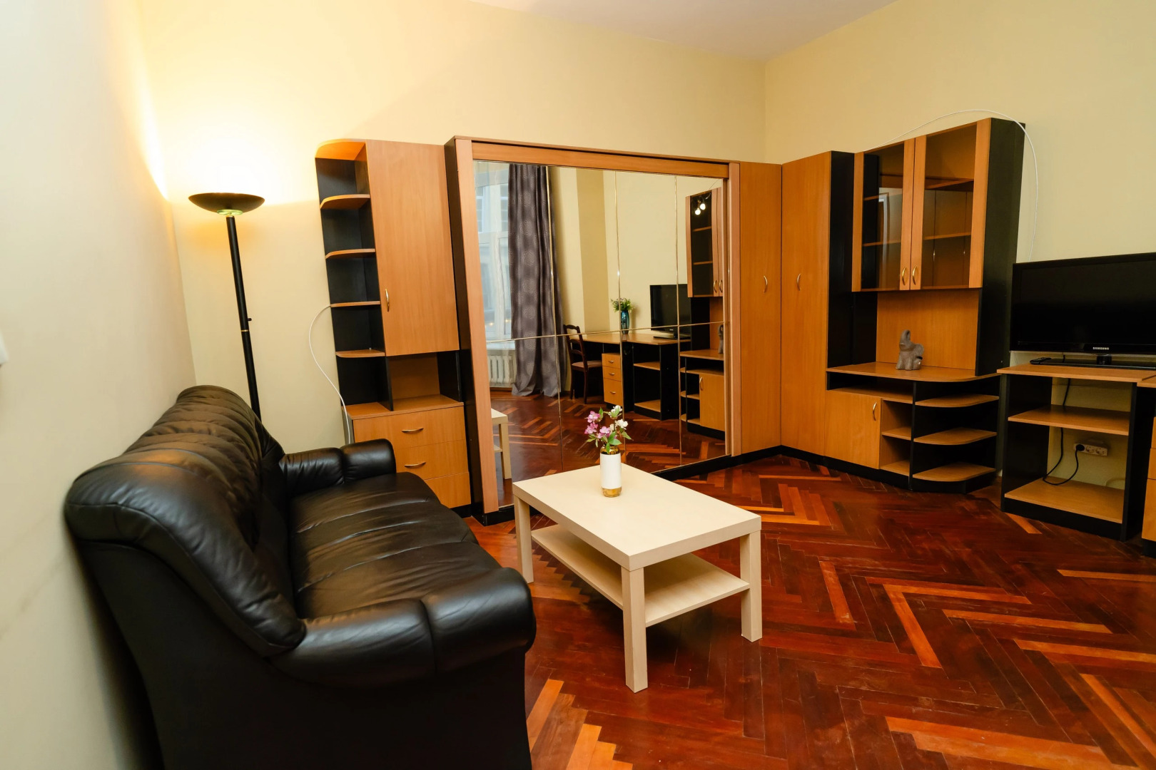 Апартаменты Одна Спальня и Парковка Большая Морская 9