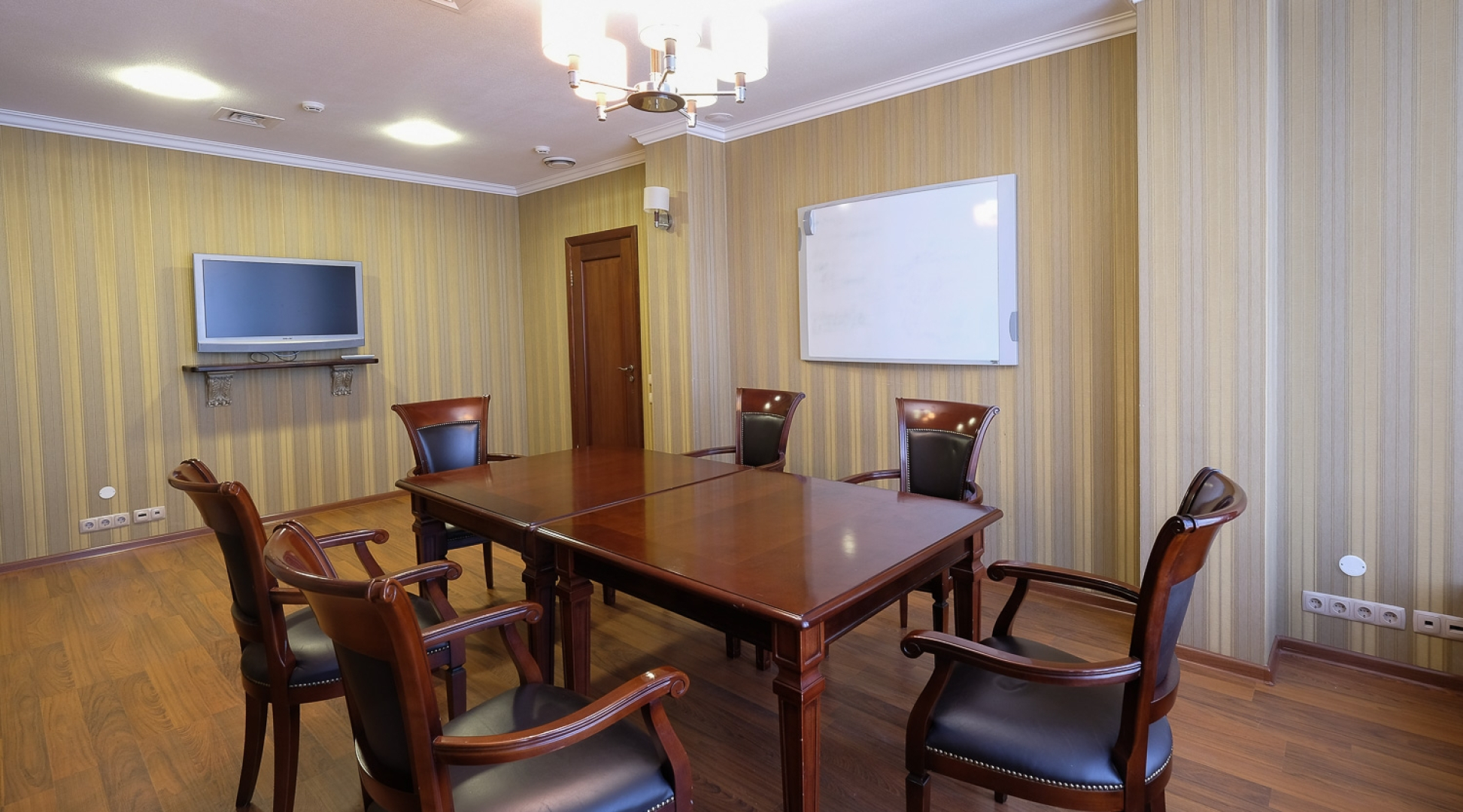 Отель Red Royal by Undersun