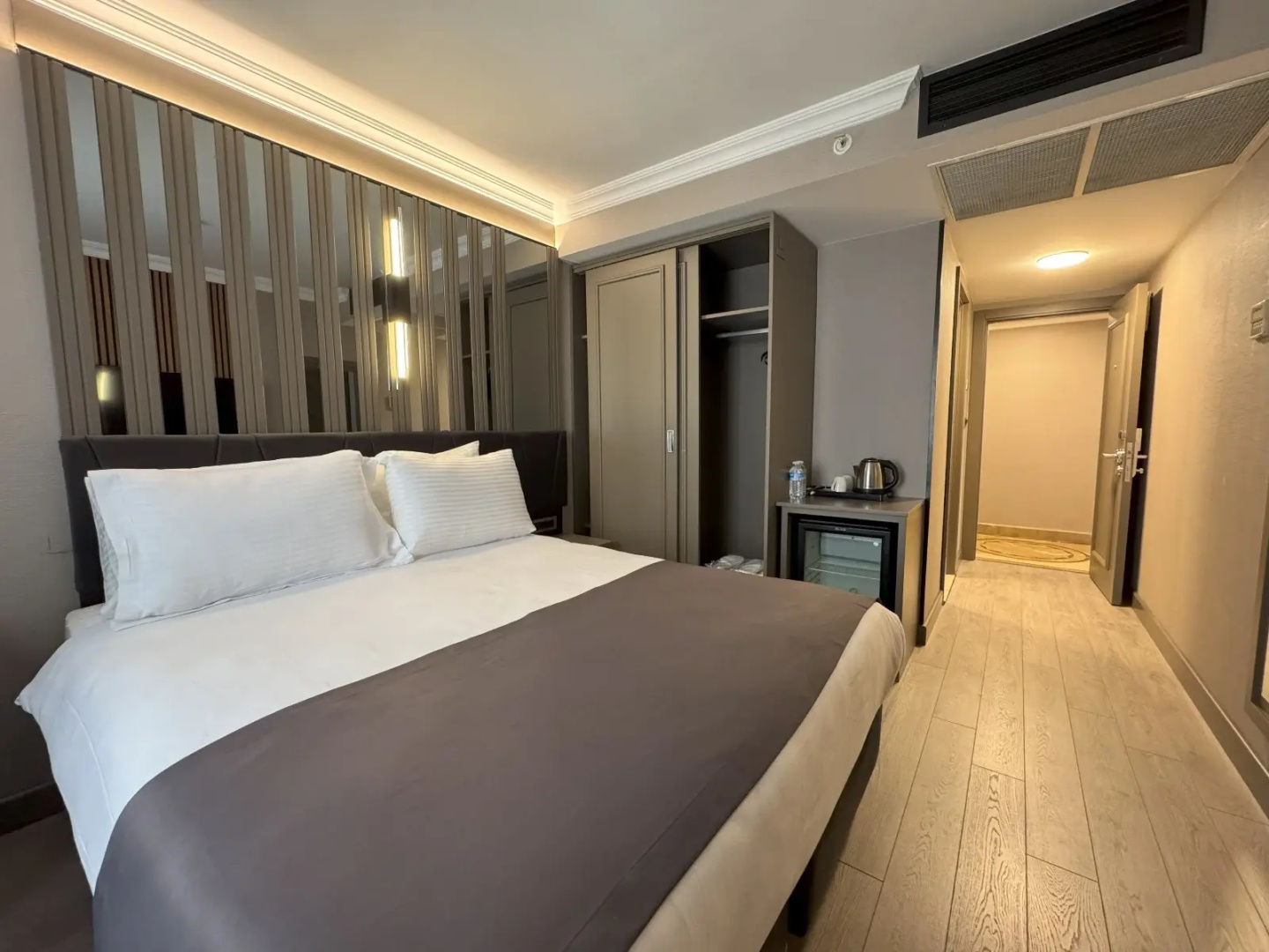 Aven Hotel