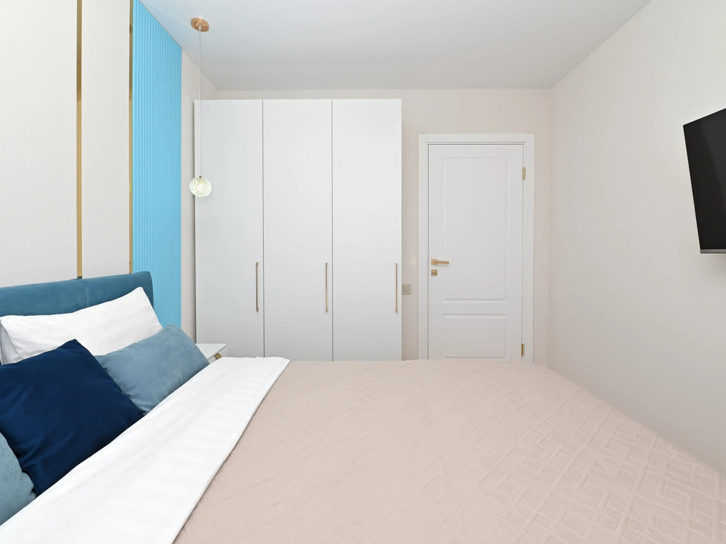 КвартираKenig Holidays 3-к в центре Рыбной деревни у Кафедрального собора