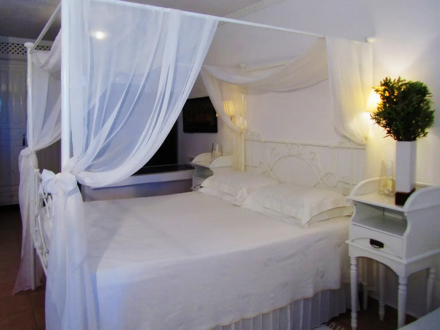 Отель Porto Scoutari Romantic Hotel & Suites