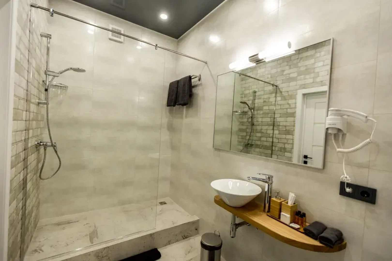 Апартаменты Central Place Vladivostok Премиум с видом на Мосты и Залив (4)