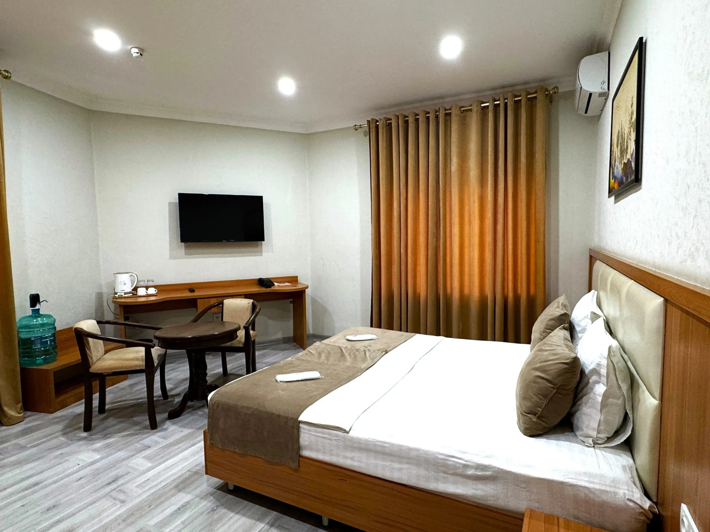 Отель The Moon Hotel