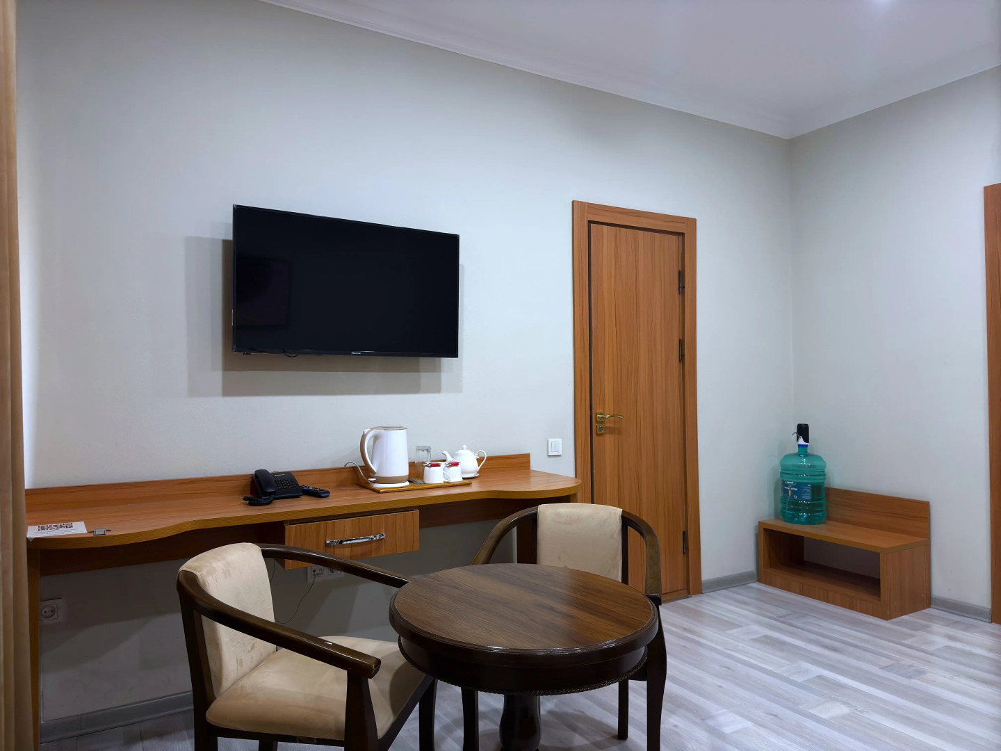 Отель The Moon Hotel