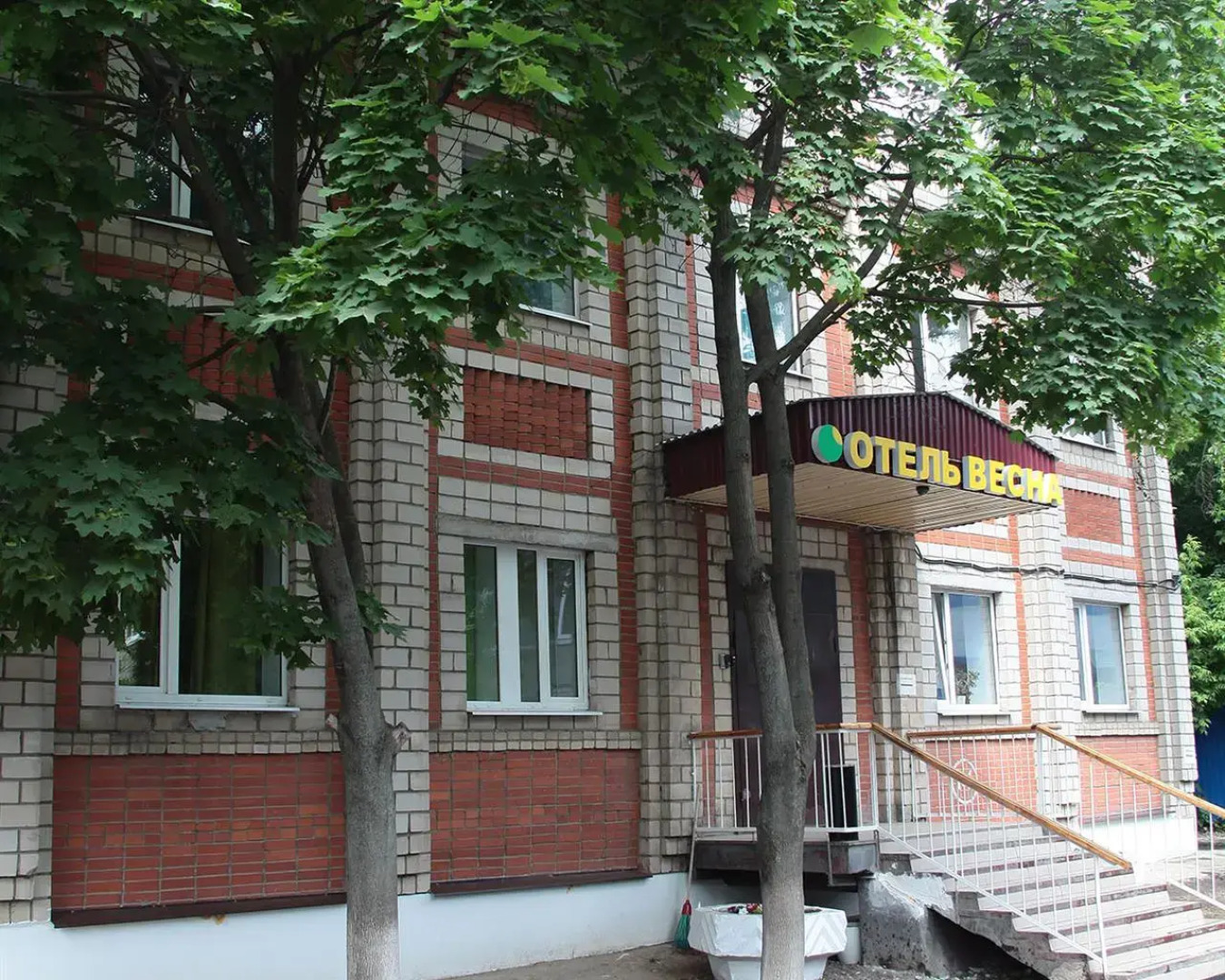 Отель Весна