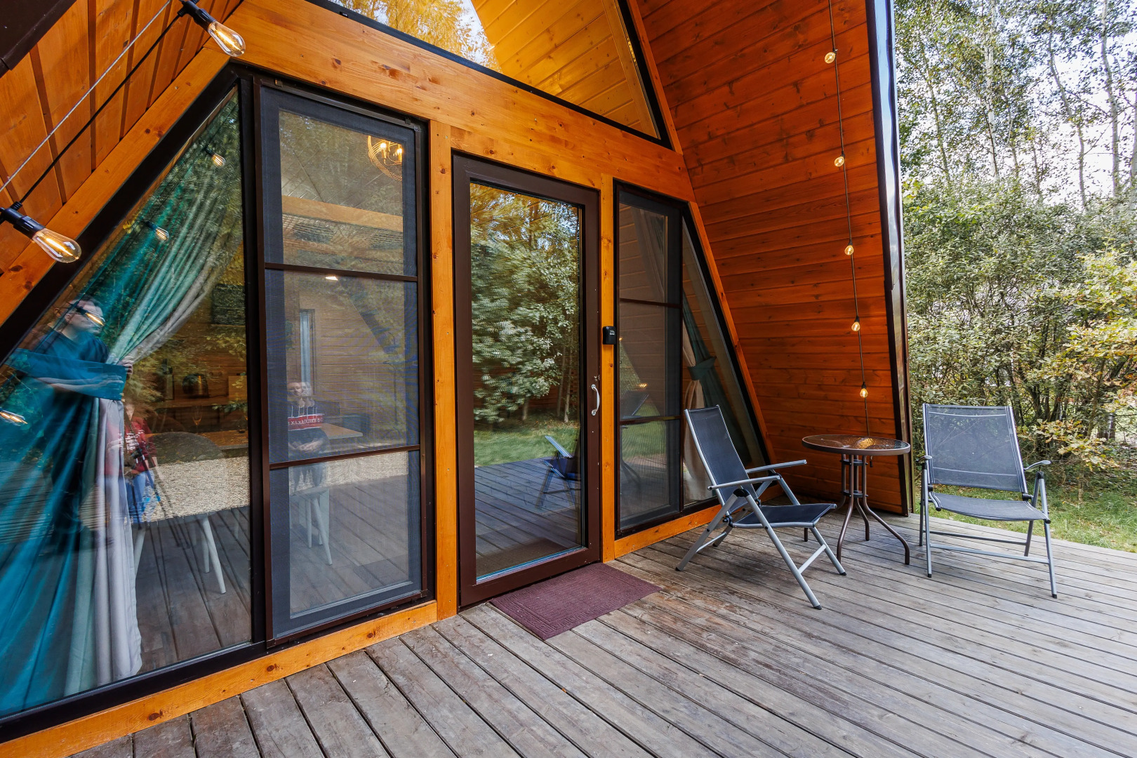 Частный дом А-фрейм для отдыха в дубовом лесу