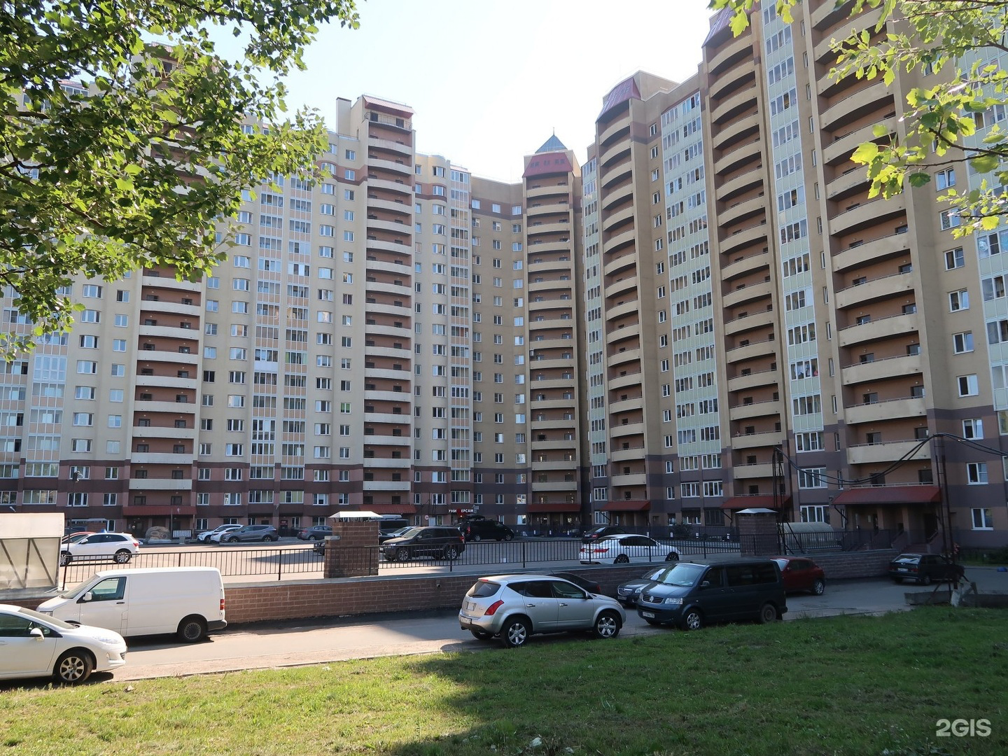 Квартира Уютная евродвушка около метро и разводным мостом
