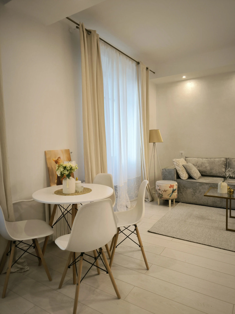 Апартаменты Белоснежные в центре, Вокзал, двушка