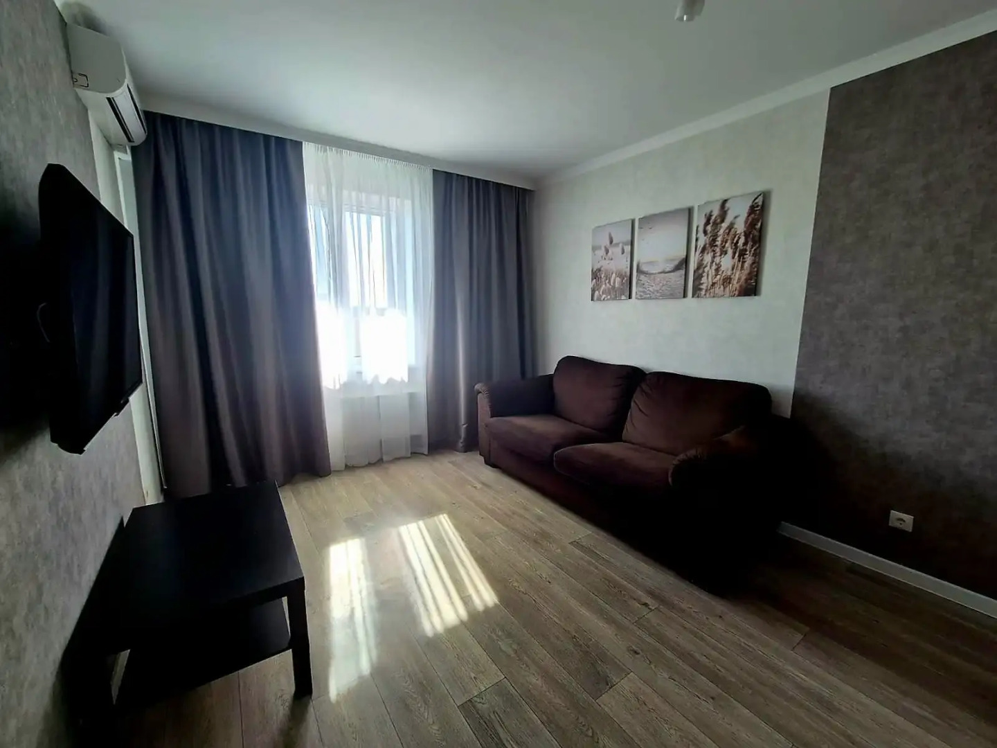 Апартаменты Золотой Шар на 70 лет Октября 5