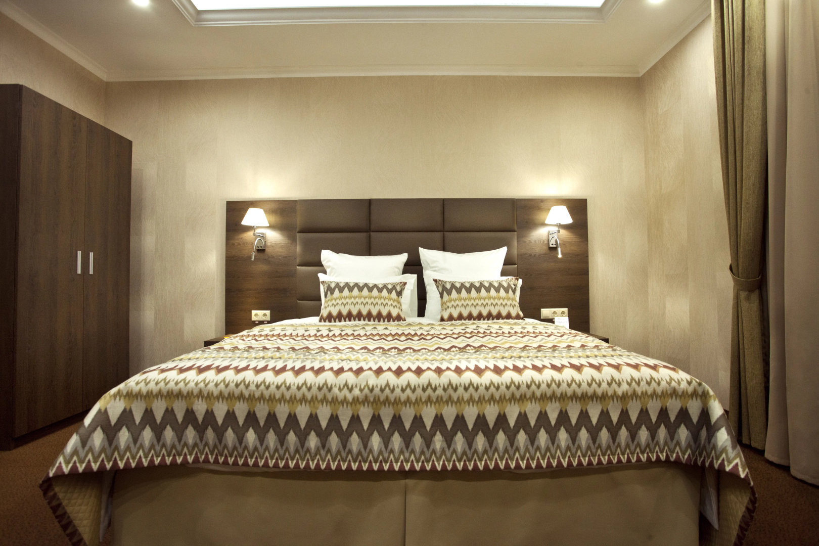 Отель Amici Grand Hotel