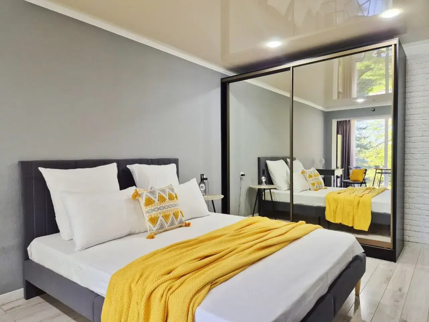 Квартира однокомнатная с панорамным видом на сквер