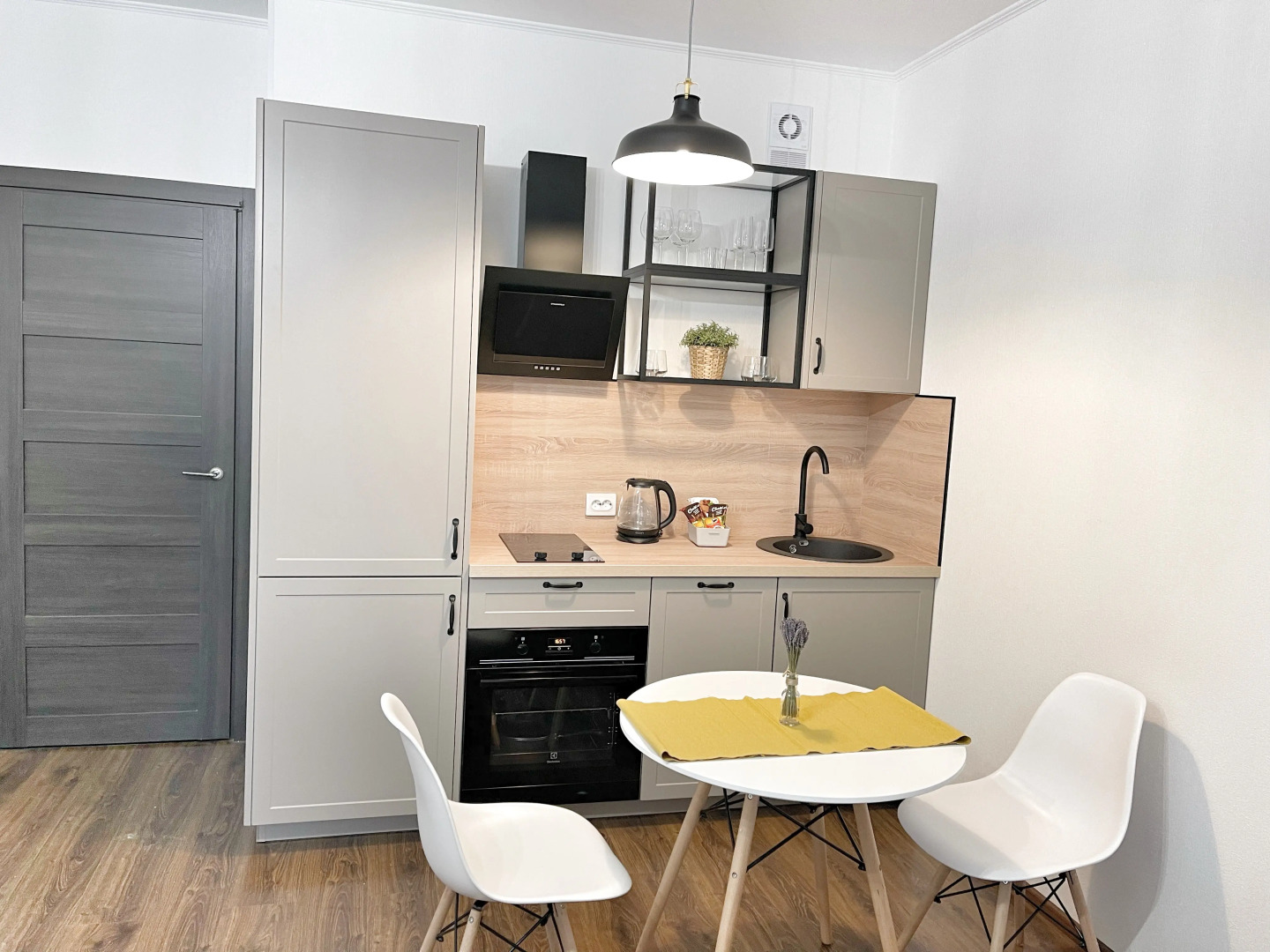 Квартира Loft Studio on Komendantskiy