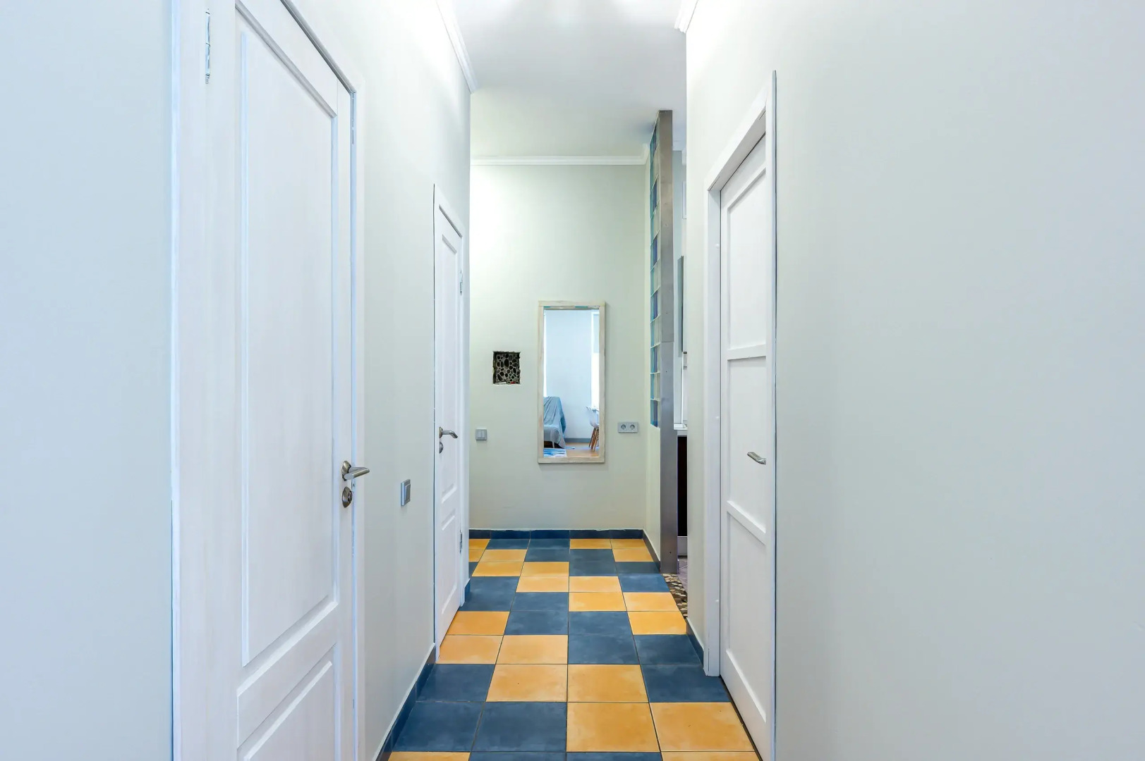 Апартаменты на Моисеенко 4