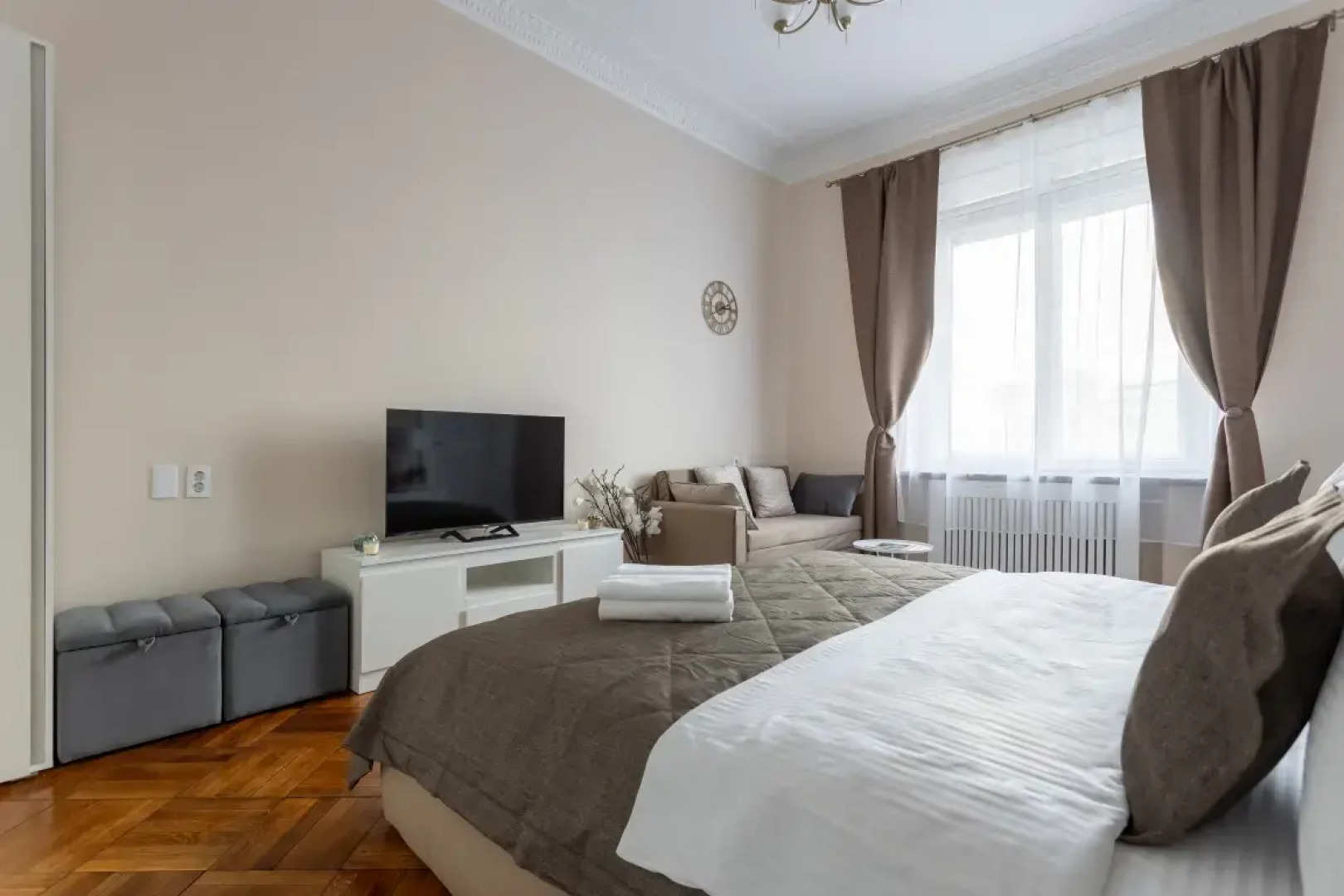 Апартаменты Улучшенные с Двумя Спальнями и Балконом