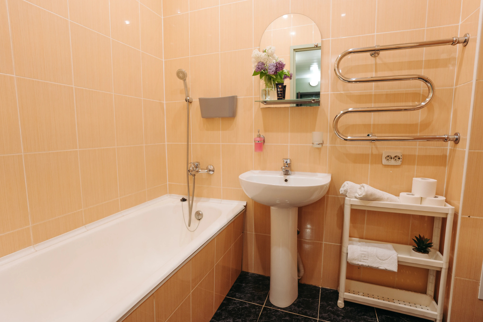 Апартаменты двухкомнатные Live in Karelia в центре у набережной Ленина 3