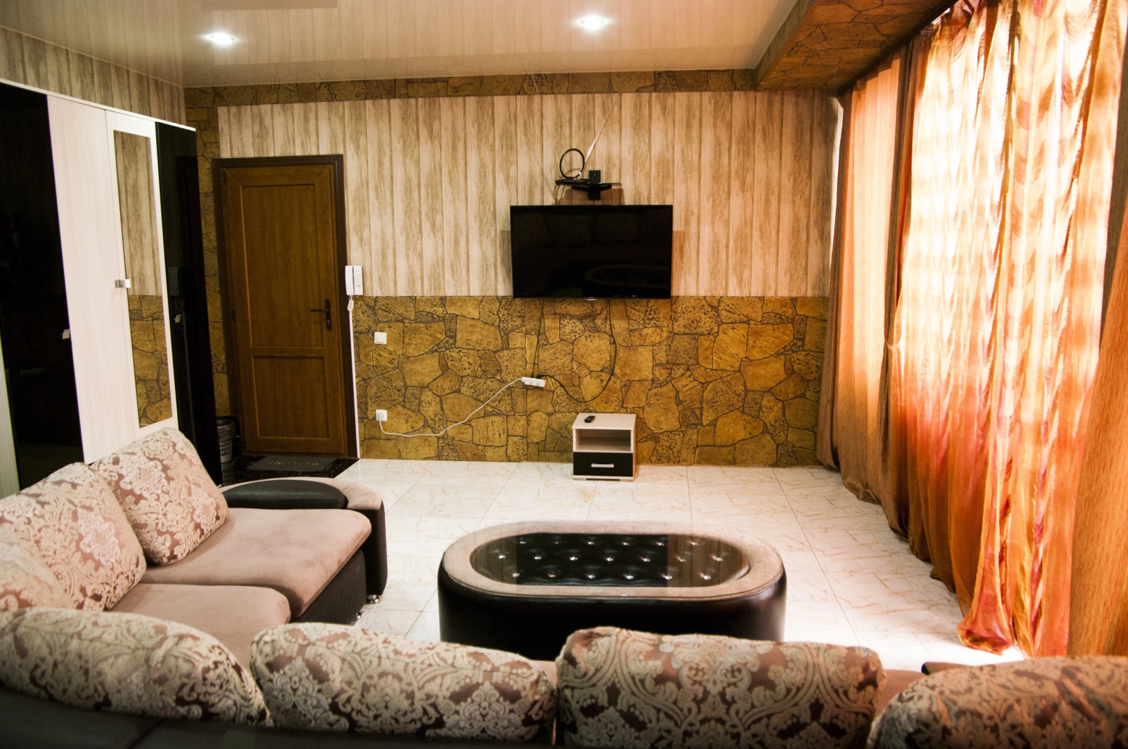 Отель Диамонд